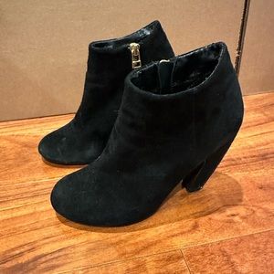 Black Heeled Steve Madden Booties (Size 6)